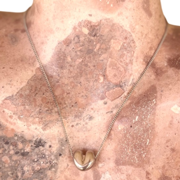 Xilo Heart Silver Necklace - Picture 2 of 11